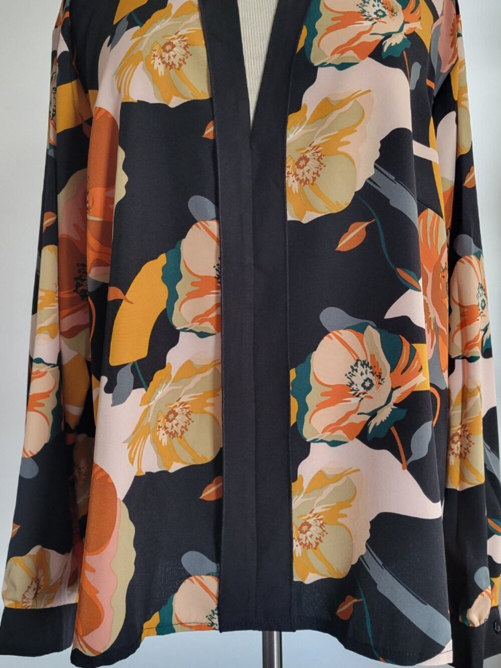 Shein Orange and Black Batwing Sleeve Design Hibiscus Top (Size: 3X) - Picture 3 of 15